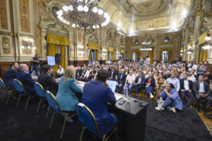 Axel Kicillof envía a la Legislatura el Presupuesto 2026 por 43 billones y pide autorización para endeudarse